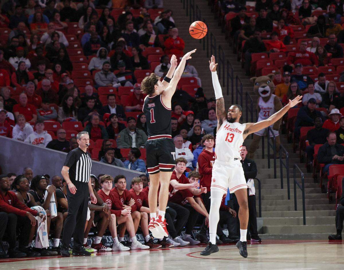 Troy forward Thomas Dowd (1) is averaging 9.9 points and 6.8 rebounds.