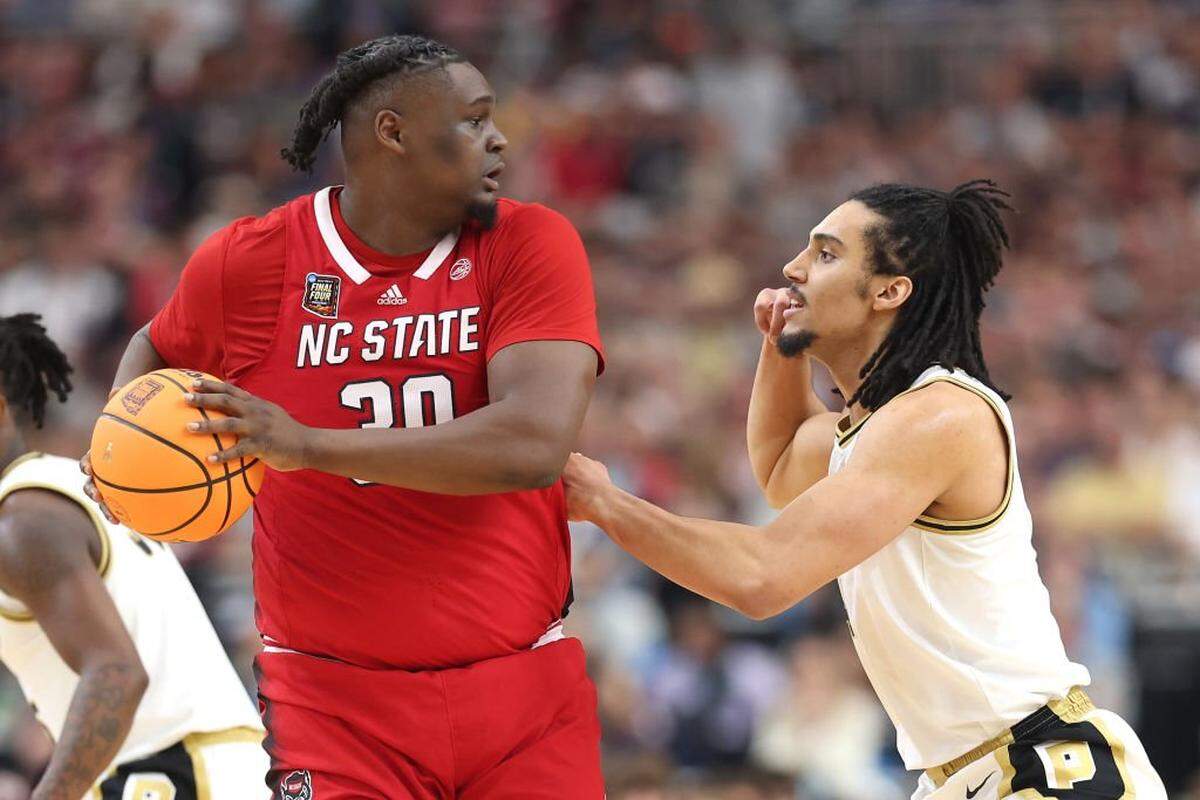 GLENDALE, ARIZONA - APRIL 06: DJ Burns Jr. #30 of the North Carolina State Wolfpack handles the ball while being guarded by Trey Kaufman-Renn #4 of the Purdue Boilermakers in the first half in the NCAA Men's Basketball Tournament Final Four semifinal game at State Farm Stadium on April 06, 2024 in Glendale, Arizona. (Photo by Christian Petersen/Getty Images)