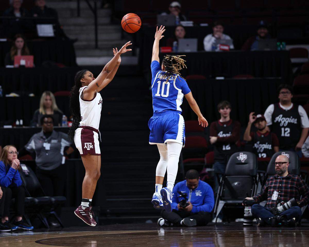 Kentucky’s Dazia Lawrence (10) tries to track down a Texas A&M shooter during Thursday night’s loss in College Station, Texas. Head coach Kenny Brooks lamented afterward that the Wildcats lacked energy and “were a step slow” all night.