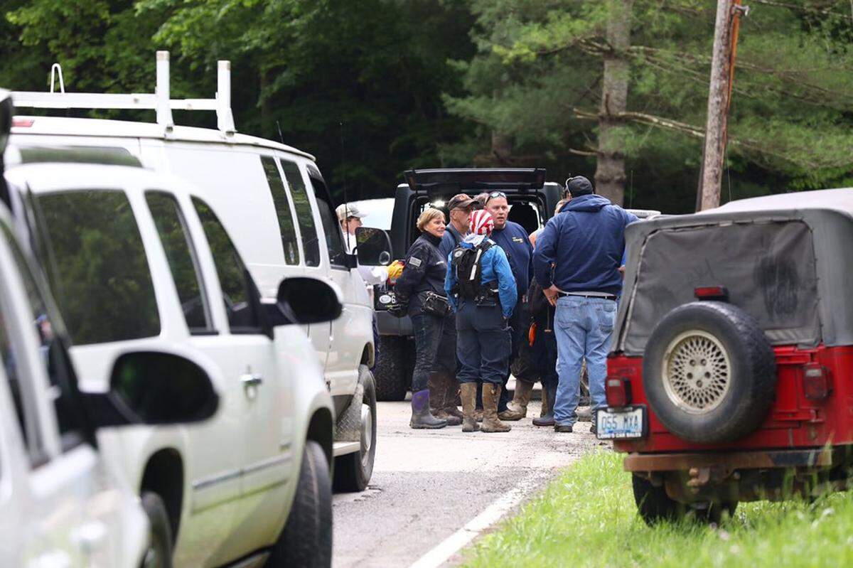 Crews huddled around Kenneth Combs Road near the Magoffin and Floyd county lines during the search of a 2-year-old boy.