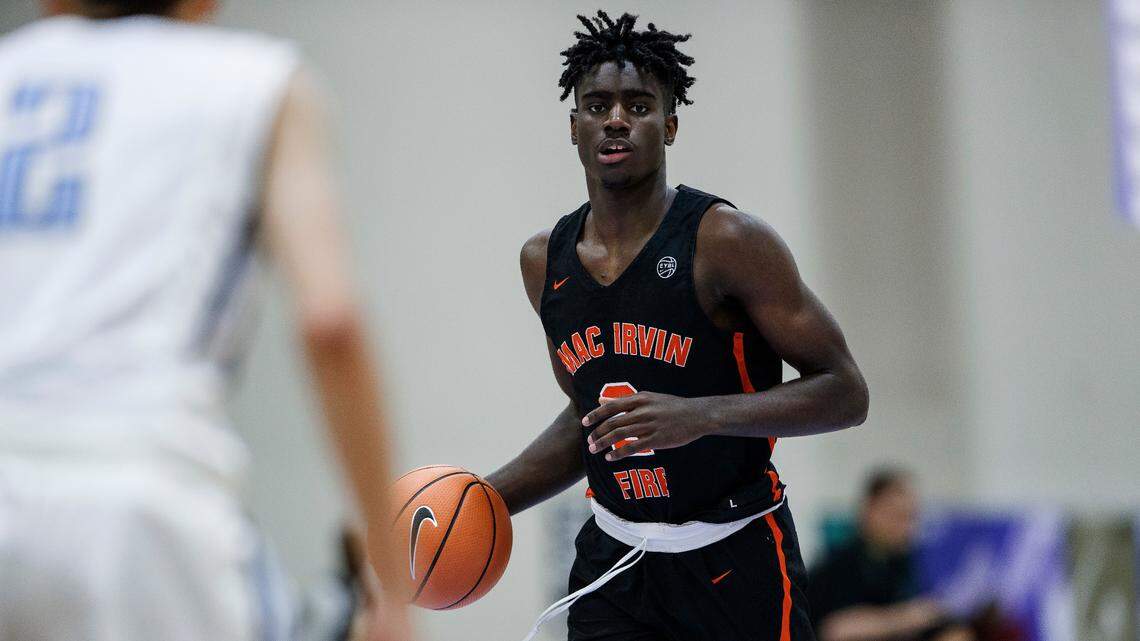 Kahlil Whitney has emerged as one of the top perimeter players in the 2019 recruiting class.