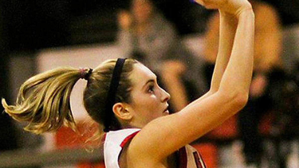Kayla Day of Fairview averages 26 points but got her team's first 40 in a recent game against Prestonsburg.  
