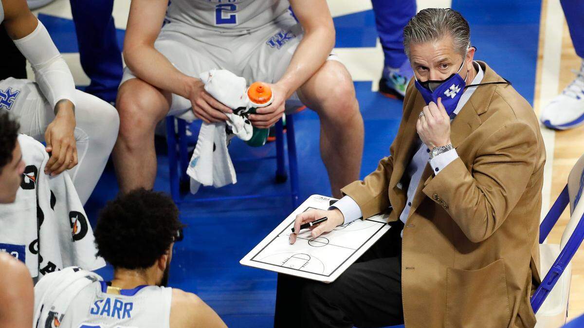 John Calipari talked to the Kentucky team during a timeout against Tennessee on Feb. 6, 2021. The Vols defeated UK, 82-71.