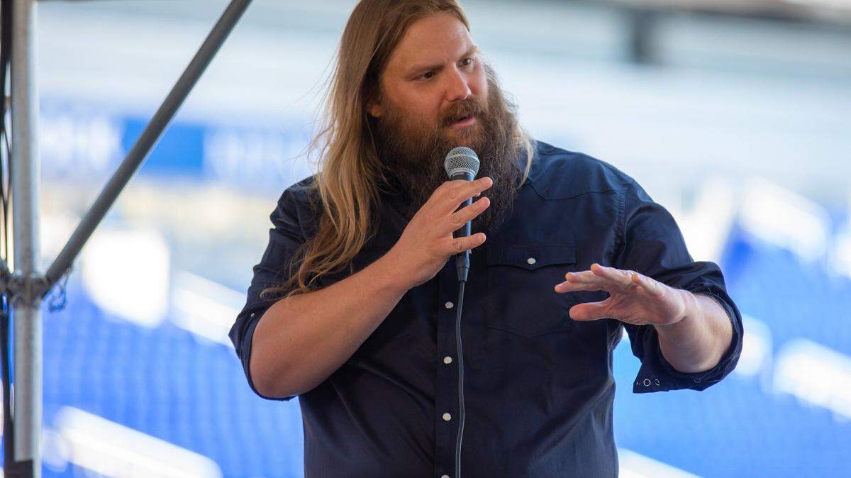 Country music star Chris Stapleton announced Wednesday, October 2, 2019, that he will headline the first concert at Kroger Field, home of University of Kentucky football.
