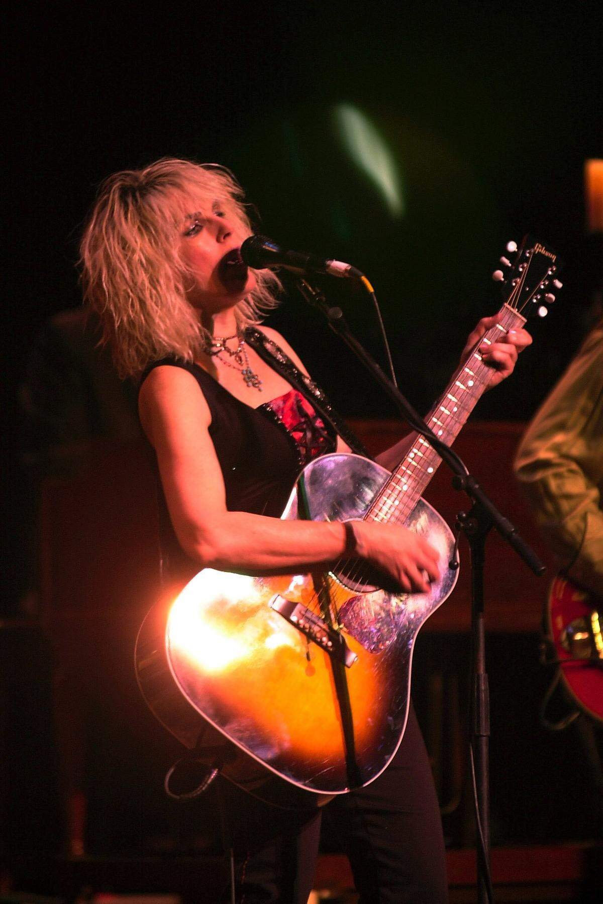 Lucinda Williams perfored to a packed house at the Lexington Opera House on saturday September 16, 2001 in Lexington, Ky.