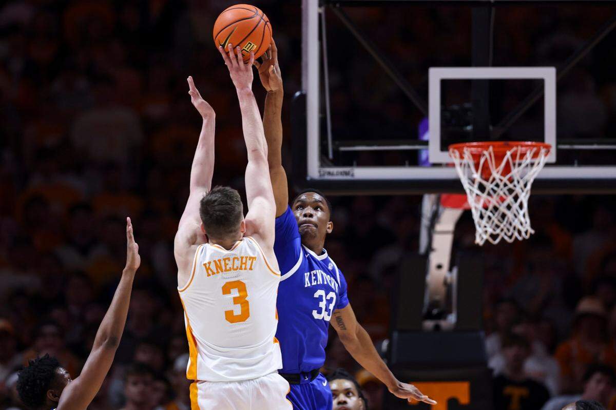 Kentucky forward Ugonna Onyenso (33) blocks a shot by Tennessee guard Dalton Knecht (3) during Saturday’s game at Thompson-Boling Arena in Knoxville.