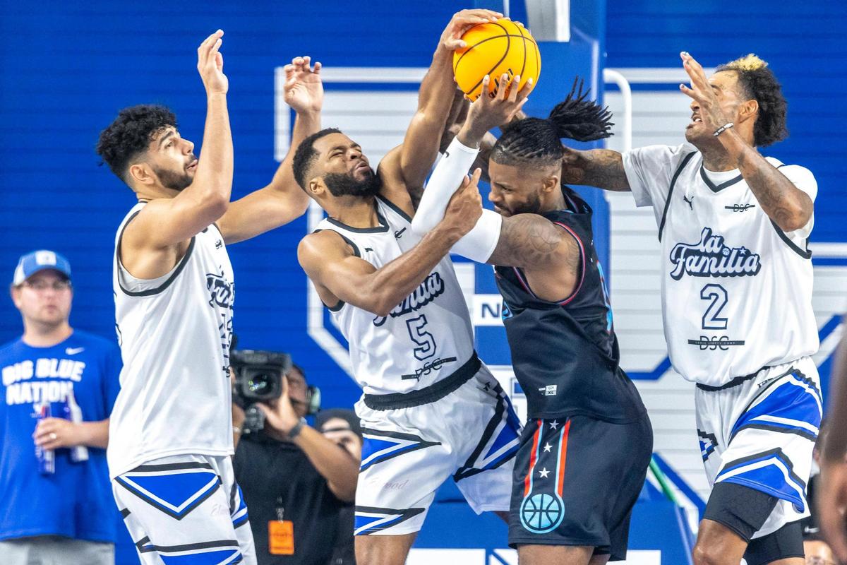 La Familia’s Andrew Harrison (5) and Eberlein Drive’s Nate Watson (0) battle for the ball during the Lexington Regional championship game of The Basketball Tournament on Tuesday at Memorial Coliseum.