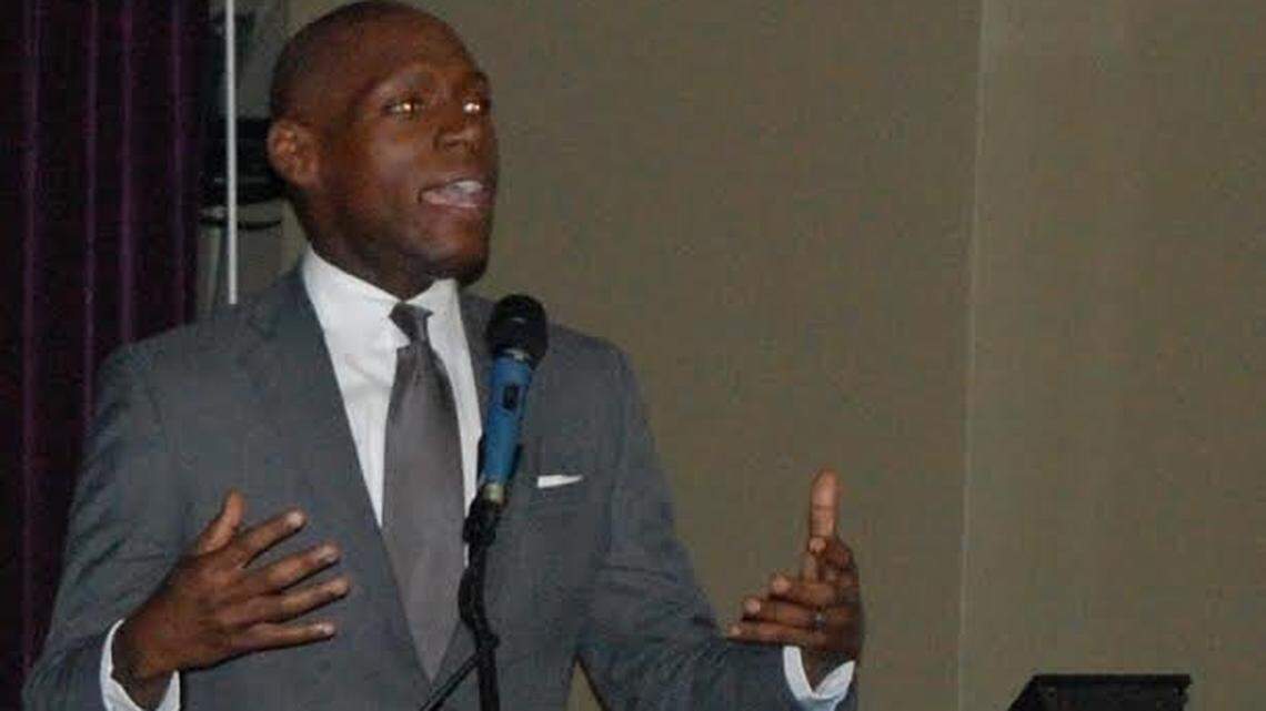 Colmon Elridge spoke at the 2015 Kentucky District Tournament of the National Speech and Debate Association at Centre College recently. 