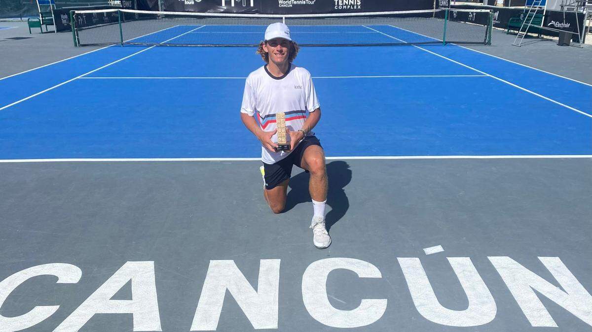 Kentucky junior Liam Draxl poses with his trophy after winning a professional tennis tournament in Mexico on Sunday.