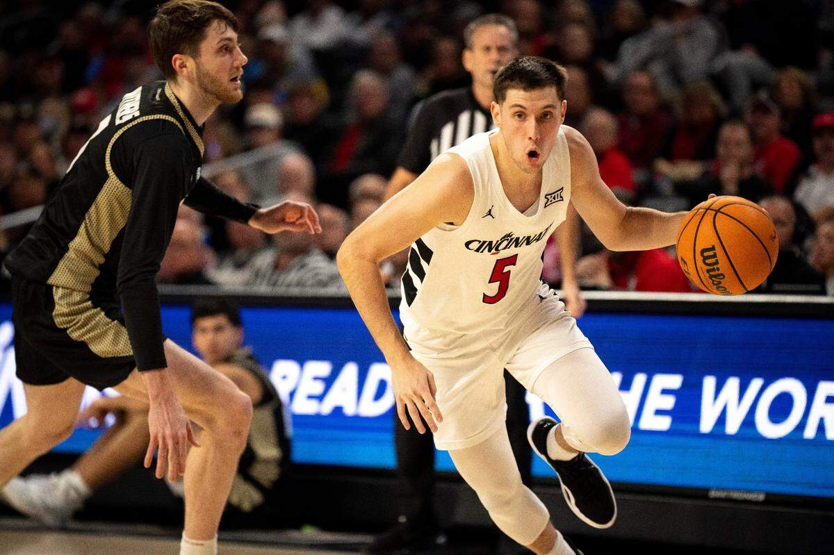 Former UK player CJ Fredrick will play his second season at Cincinnati, his final year of NCAA eligibility.