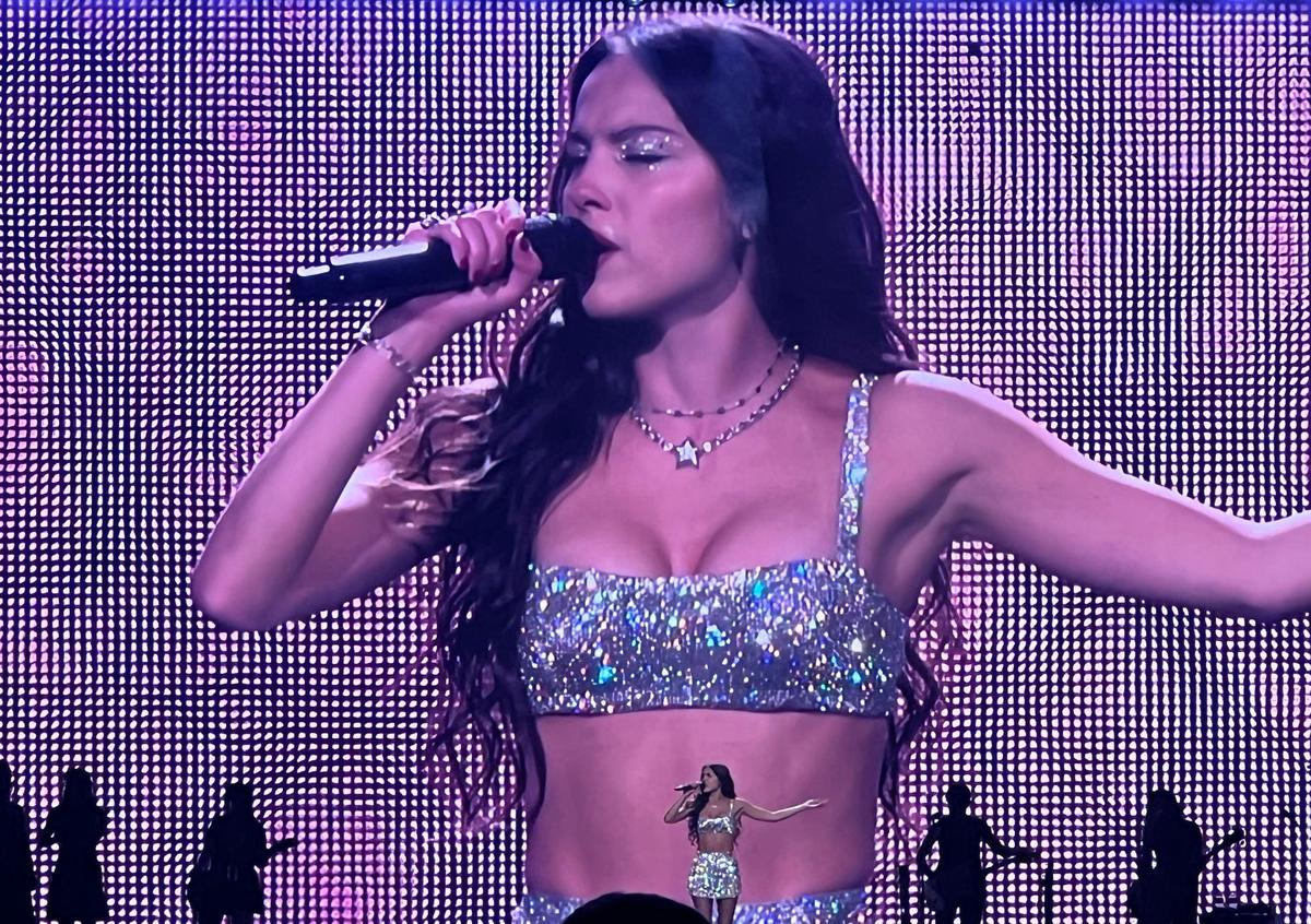 Olivia Rodrigo’s two-hour Rupp Arena concert included dancers.