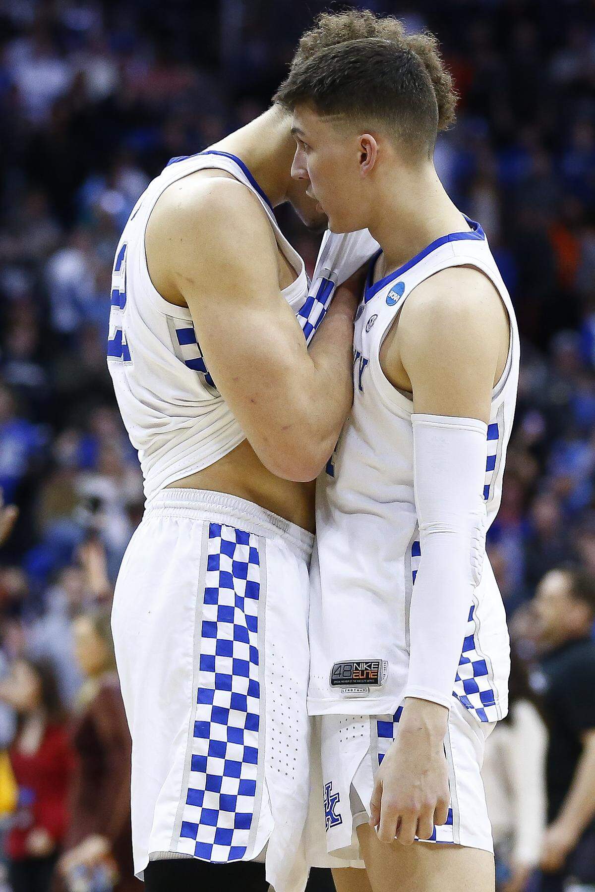Tyler Herro, right, comforted Reid Travis after Kentucky’s defeat Sunday.