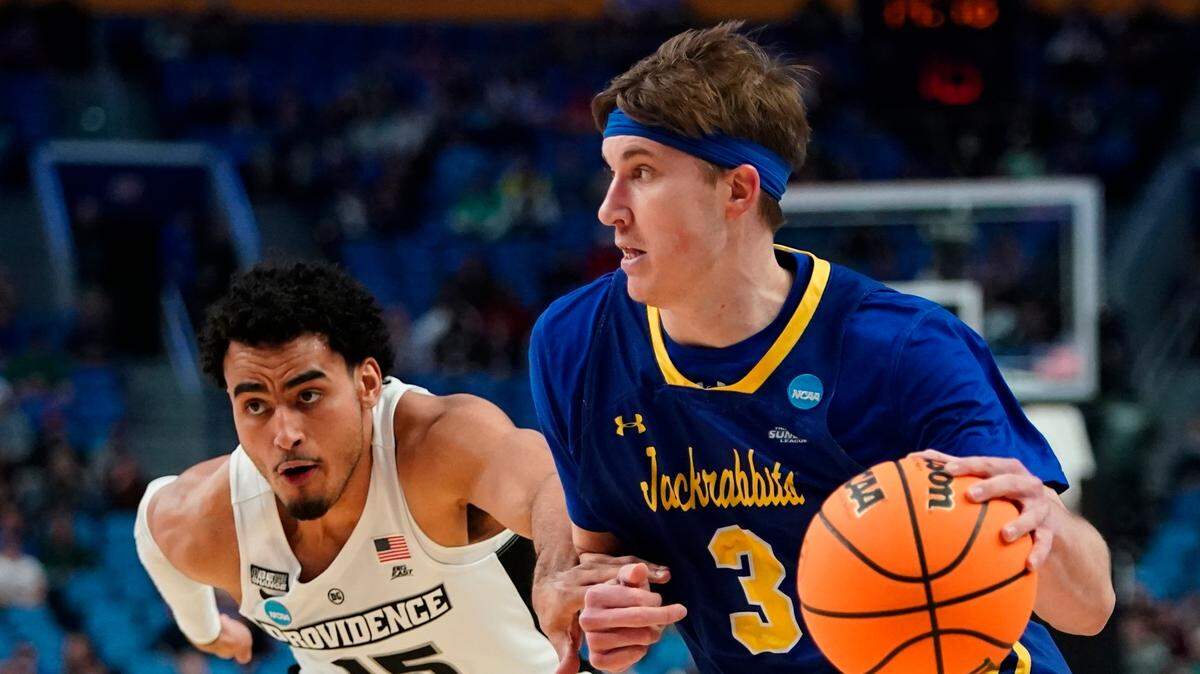 South Dakota State guard Baylor Scheierman heard from Kentucky, Duke, Kansas and a host of other schools immediately upon entering the transfer portal.