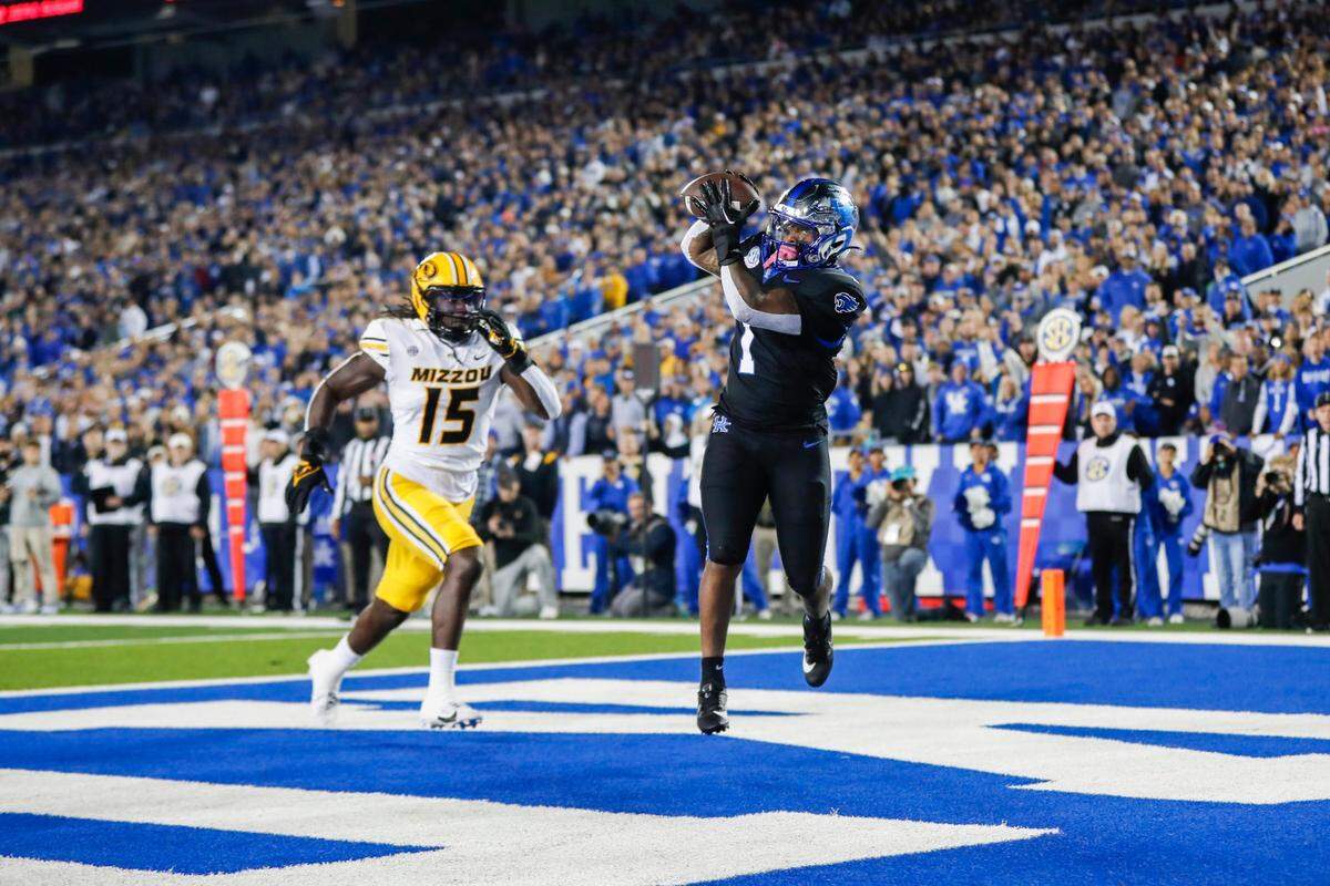 Kentucky running back Ray Davis (1) has scored at least one touchdown in all eight UK games this season.
