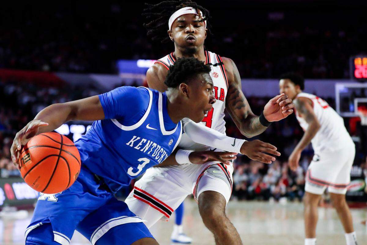 Kentucky’s Adou Thiero drives to the basket against Georgia’s Kario Oquendo during their game at Athens, Ga., last Saturday. The Wildcats will try to stop a two-game losing streak Wednesday night at Mississippi State.