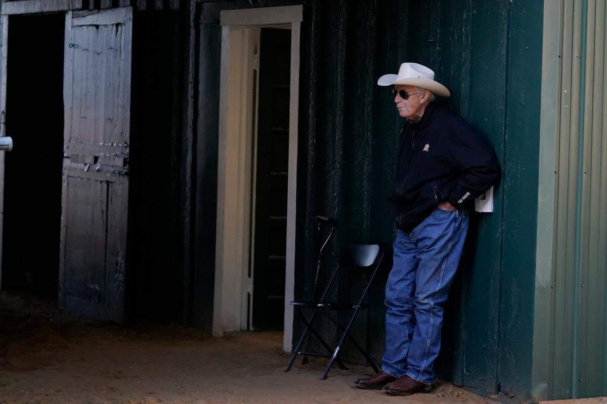 Trainer D. Wayne Lukas will saddle Kentucky Oaks winner Secret Oath in Saturday’s Preakness Stakes in Baltimore.