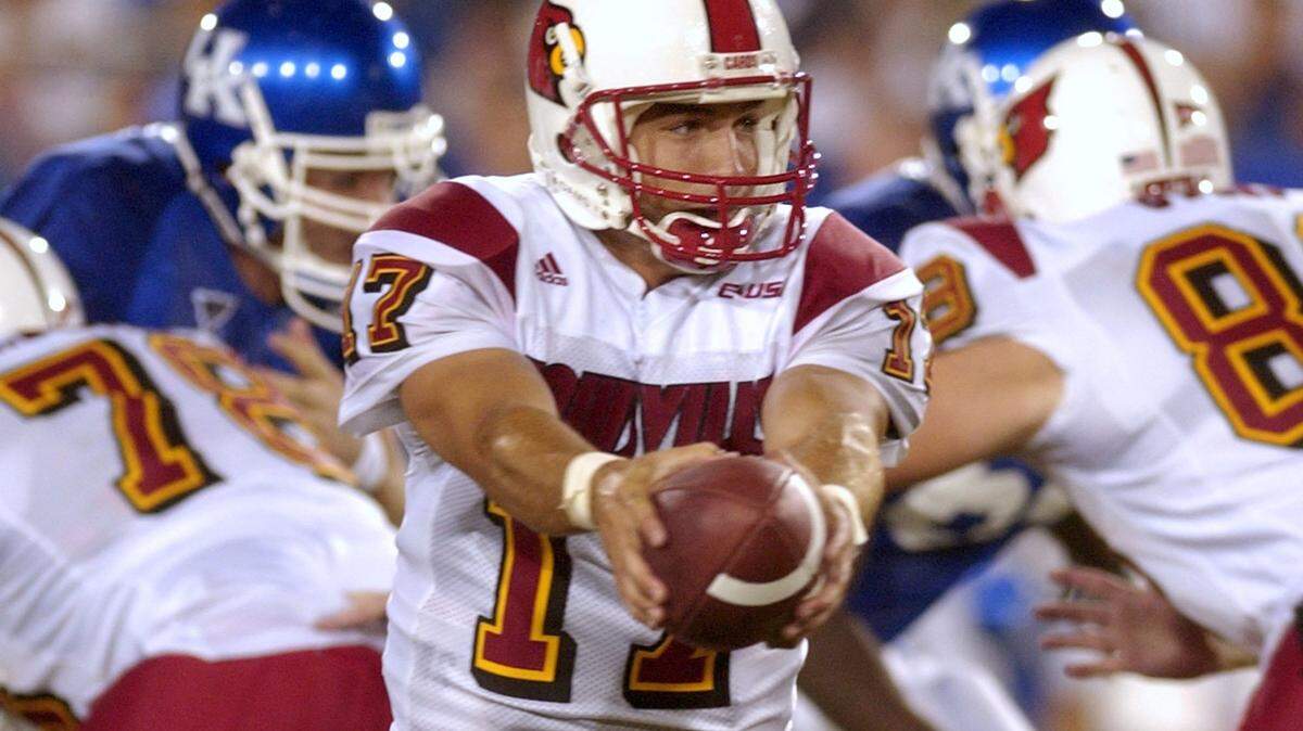 File photo: Louisville quarterback Stefan LeFors thrusts the ball out for a handoff during the first half of his team’s matchup against Kentucky on Sunday, Aug. 31, 2003.