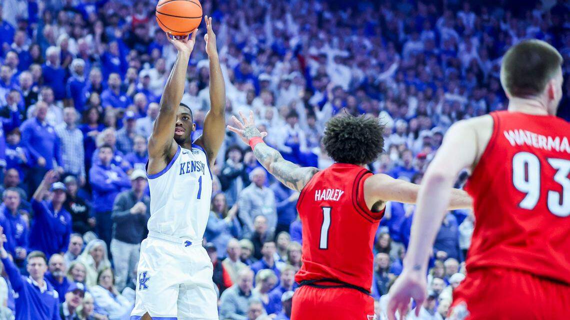 Coming off a 33-point performance in which he hit all 10 of his field-goal attempts to lead Kentucky to a 93-85 win over intrastate rival Louisville, UK point guard Lamont Butler (1) will lead the No. 4 Wildcats vs. the Ohio State Buckeyes in Saturday’s CBS Sports Classic at Madison Square Garden.
