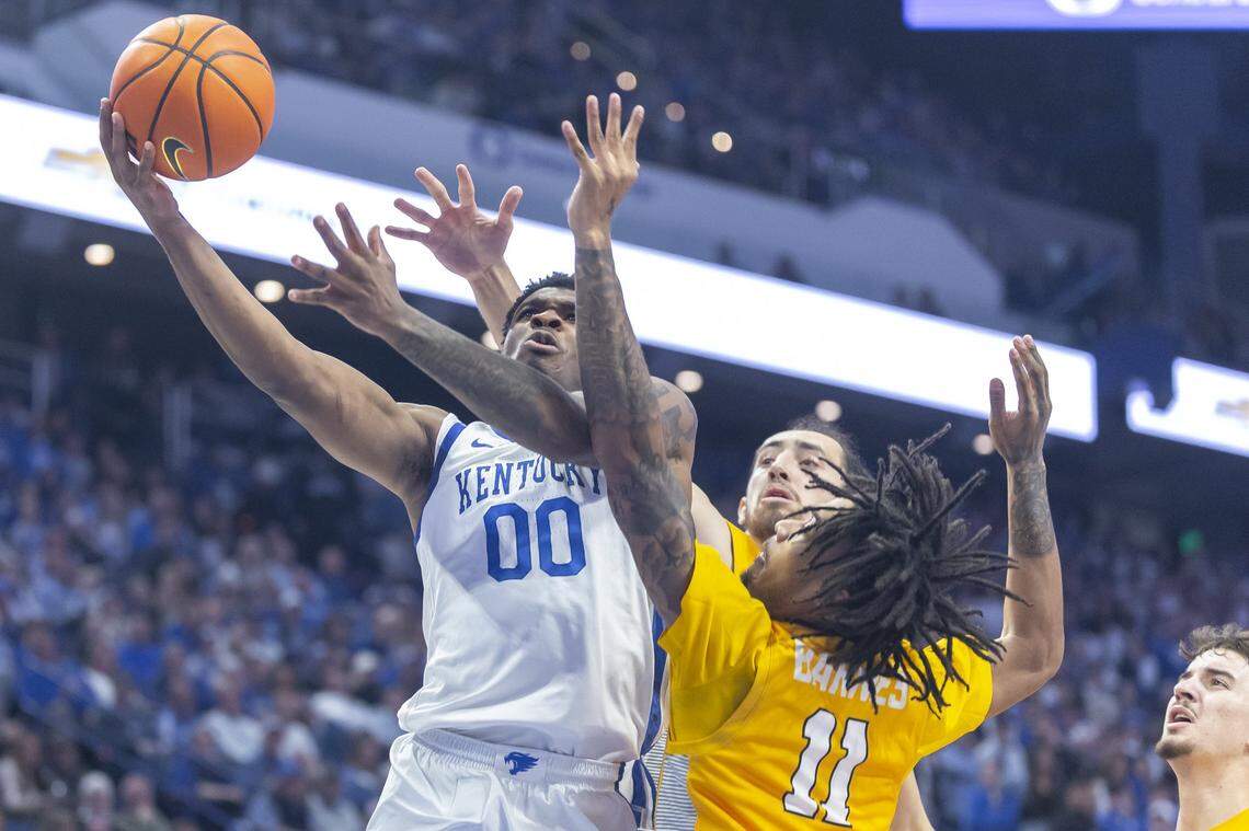 Kentucky guard Otega Oweh (00) shoots the ball past Valparaiso forward Isaiah Barnes (11) during Friday’s game at Rupp Arena.
