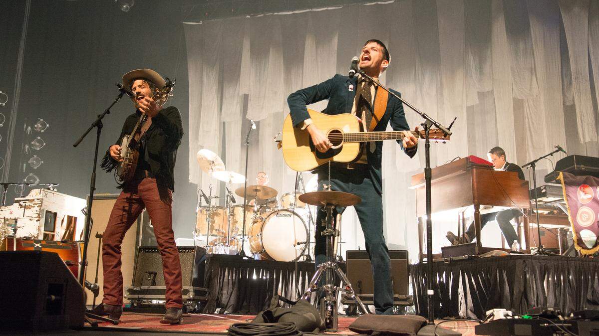 Scott Avett and Seth Avett of the Avett Brothers on stage at Rupp Arena on Oct. 1, 2015. Photo by Paul Hooper | Lexington Center.