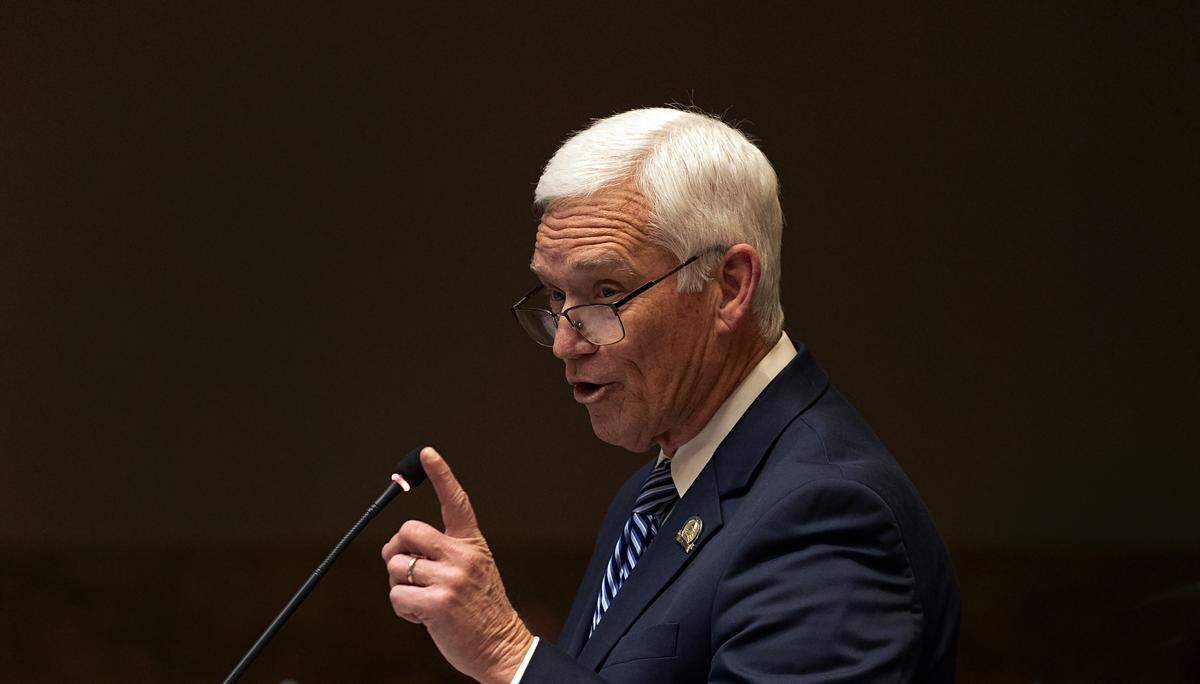 Sen. Stephen Meredith, R-Leitchfield, speaks on Senate Bill 14, an act related to pharmaceutical manufacturers, in 2025.