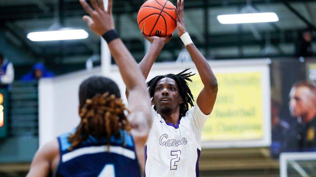 Aaron Bradshaw is one of the top recruits in the 2023 class, but the 7-footer projects to play more of a face-up, finesse game than the physical style Oscar Tshiebwe has brought to UK over the past two seasons.