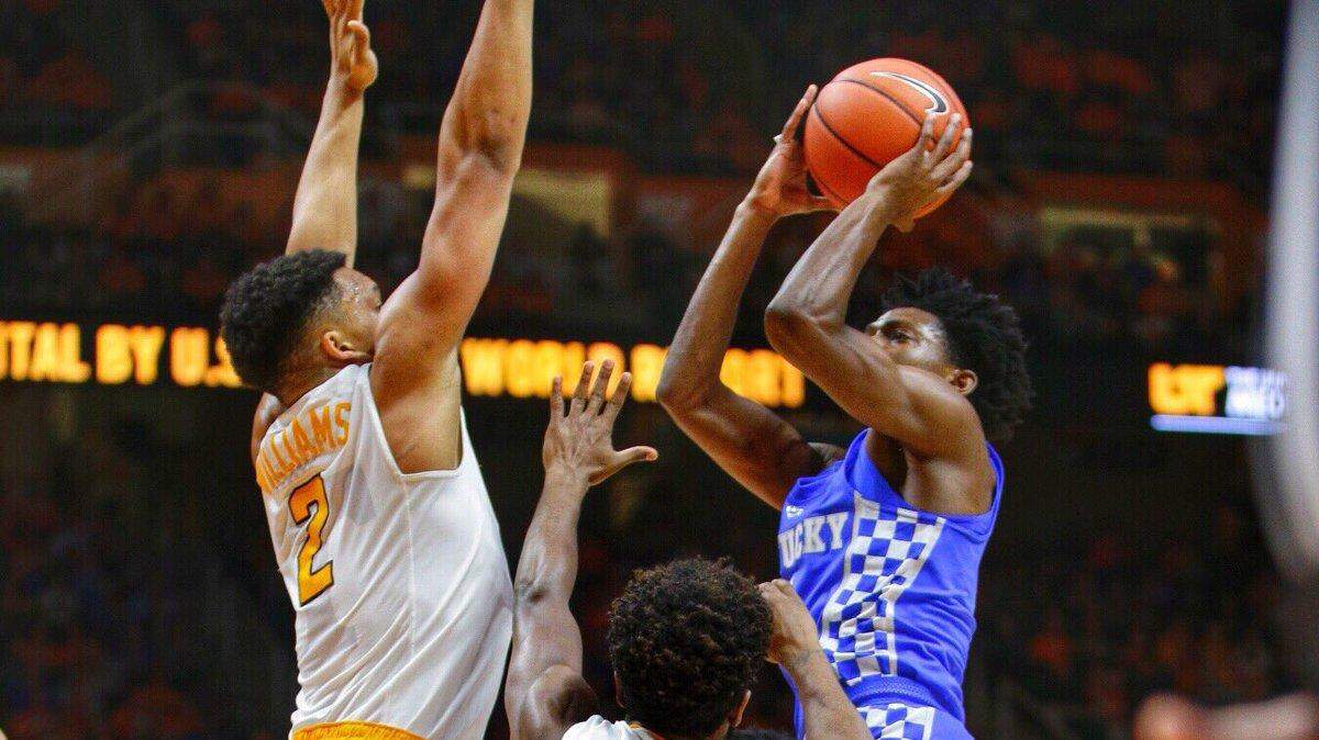De'Aaron Fox took a shot against Tennessee on Tuesday night in Knoxville.