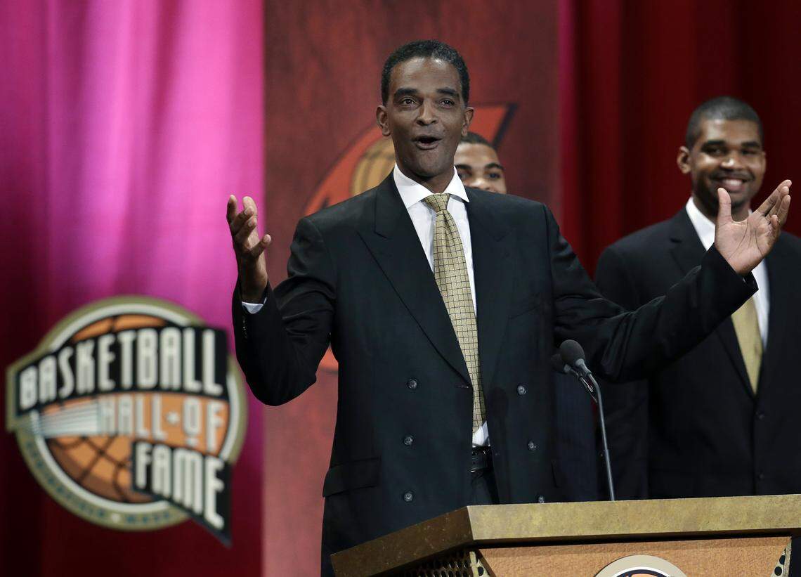 As a high school recruit, Ralph Sampson chose Virginia over Kentucky. The 7-foot-4 Sampson went on to a Hall of Fame career.