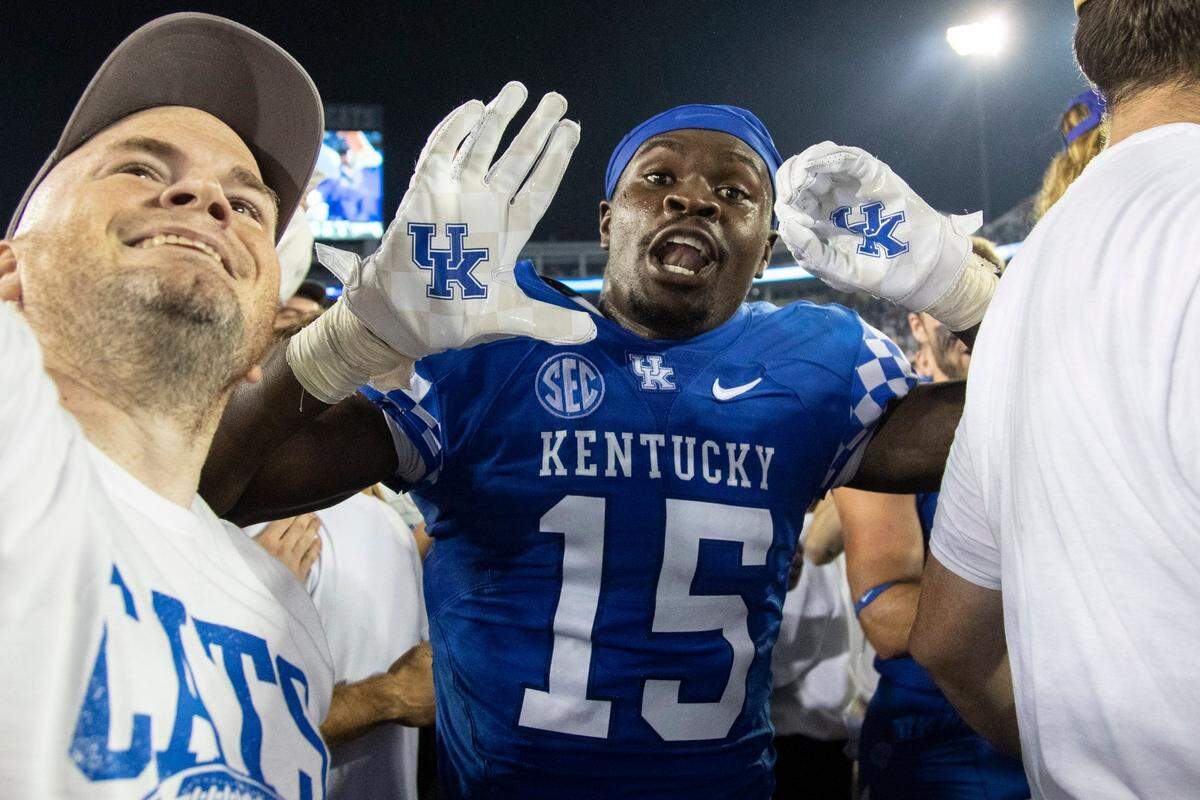Kentucky linebacker Jordan Wright (15) had a pick-six on an 8-yard interception return in UK’s 24-2 win over Mississippi State last season in Lexington.