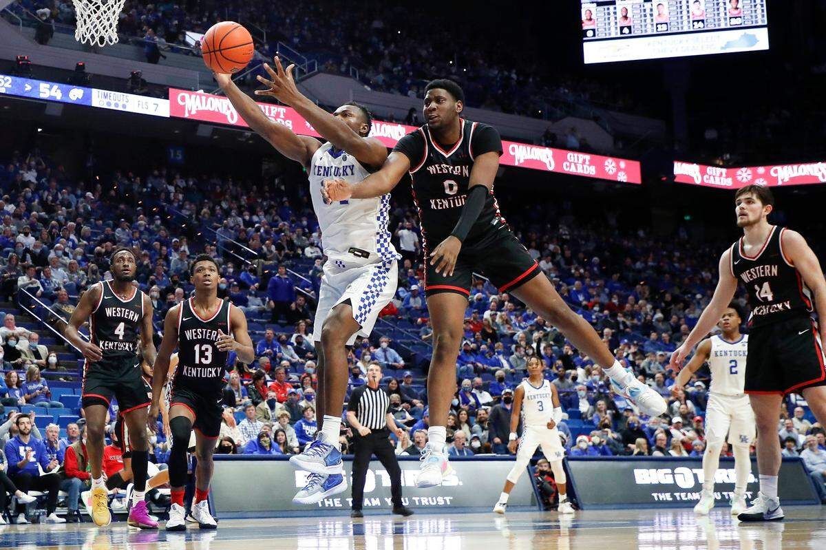 Coming off a Rupp Arena-record 28 rebounds in Kentucky’s 95-60 pasting of Western Kentucky on Wednesday night, Oscar Tshiebwe has raised his nation-leading rebounding average from 14.2 to 15.5 per game.