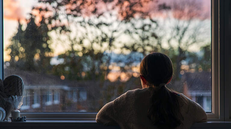 At what age is it ok to leave a child home alone in California? Know these rules