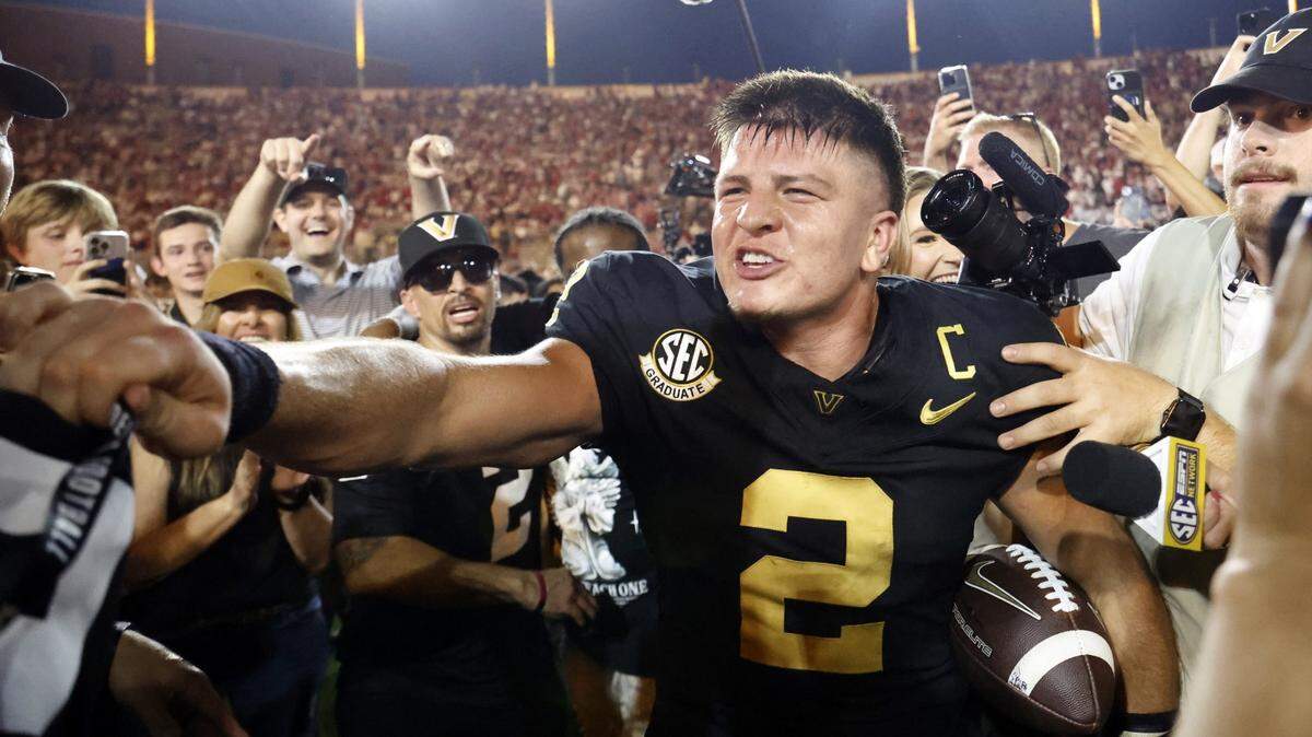 The next task for Kentucky’s vaunted defense is stopping college football’s breakout star