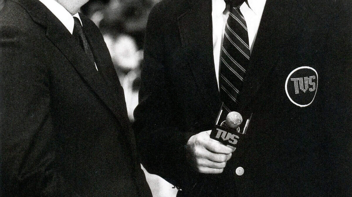 University of Kentucky basketball coach Joe B. Hall talked with TVS television announcer Joe Dean Sr. before UK played Auburn in Rupp Arena in Lexington, Ky., on March 4, 1982. Dean died Sunday at age 83. Photo by Ron Garrison | Staff