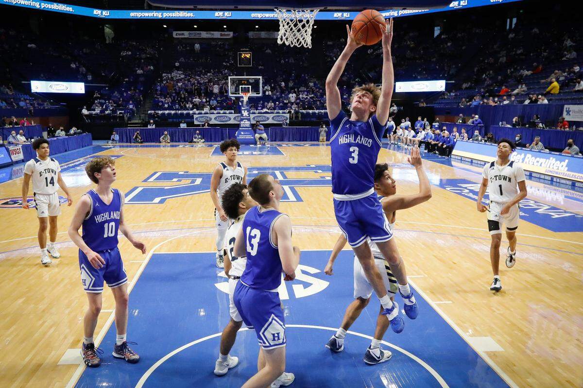 Highlands standout Sam Vinson (3) drove to the basket during the Bluebirds’ championship game win over Elizabethtown. Vinson was named Sweet 16 MVP.