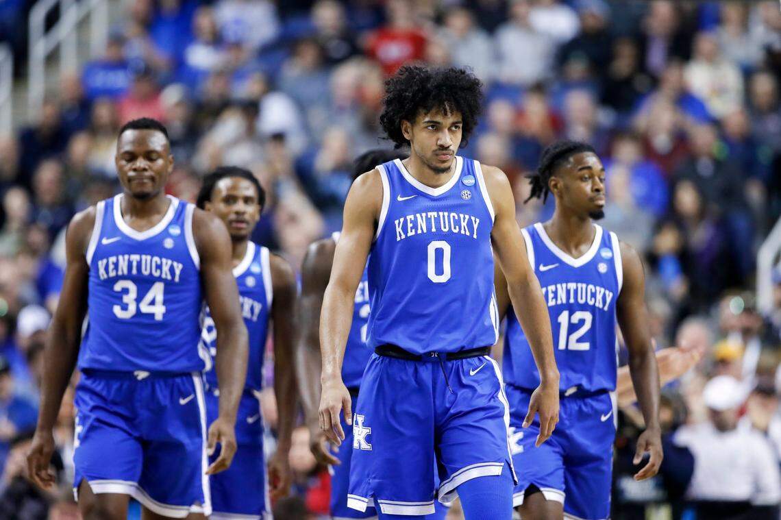 Kentucky forward Jacob Toppin (0) leads the team off the court for a timeout during Sunday’s second-round NCAA Tournament game against Kansas State in Greensboro, N.C.