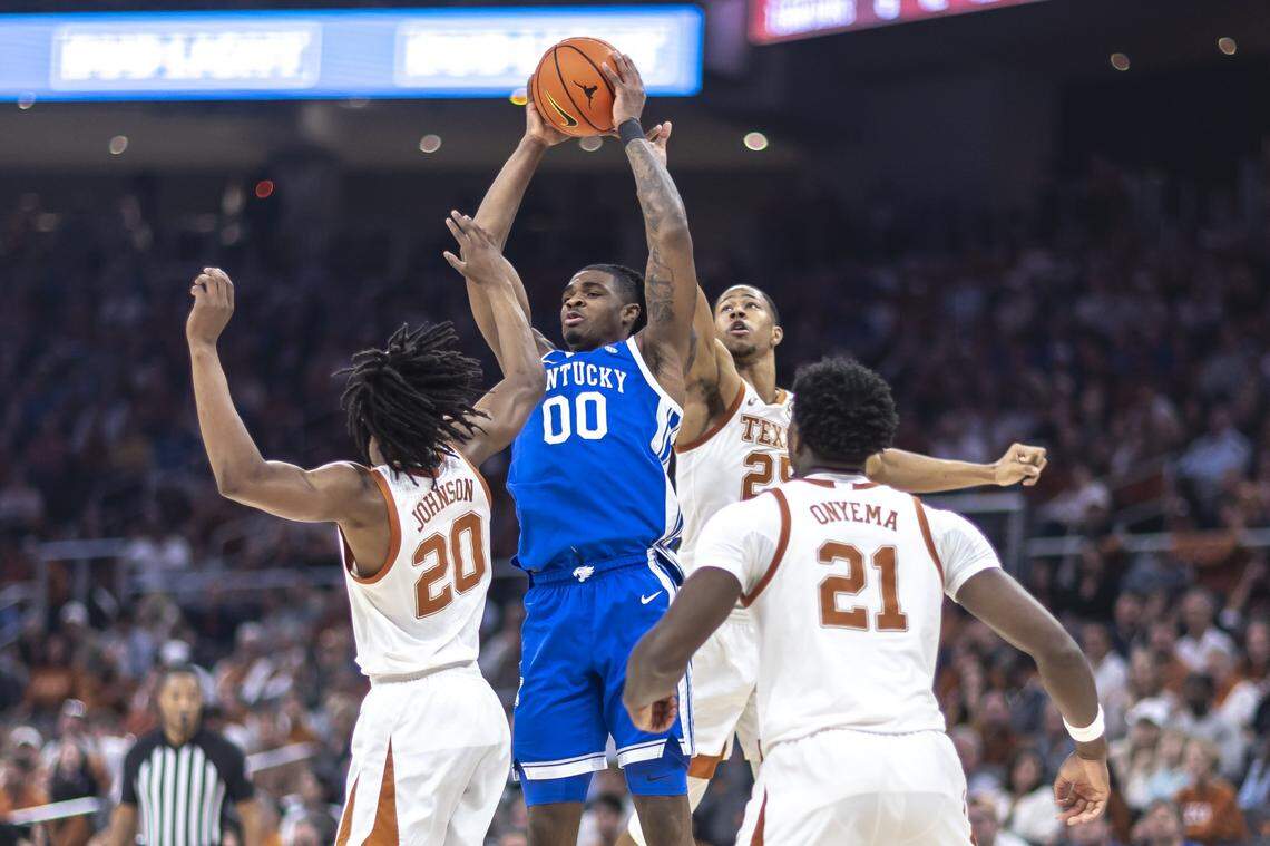 Kentucky guard Otega Oweh (00) competes against Texas at the Moody Center in Austin, Texas, on Saturday.