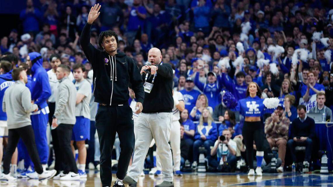 Future UK basketball player introduced at Rupp Arena again. This time, it’s DJ Wagner.