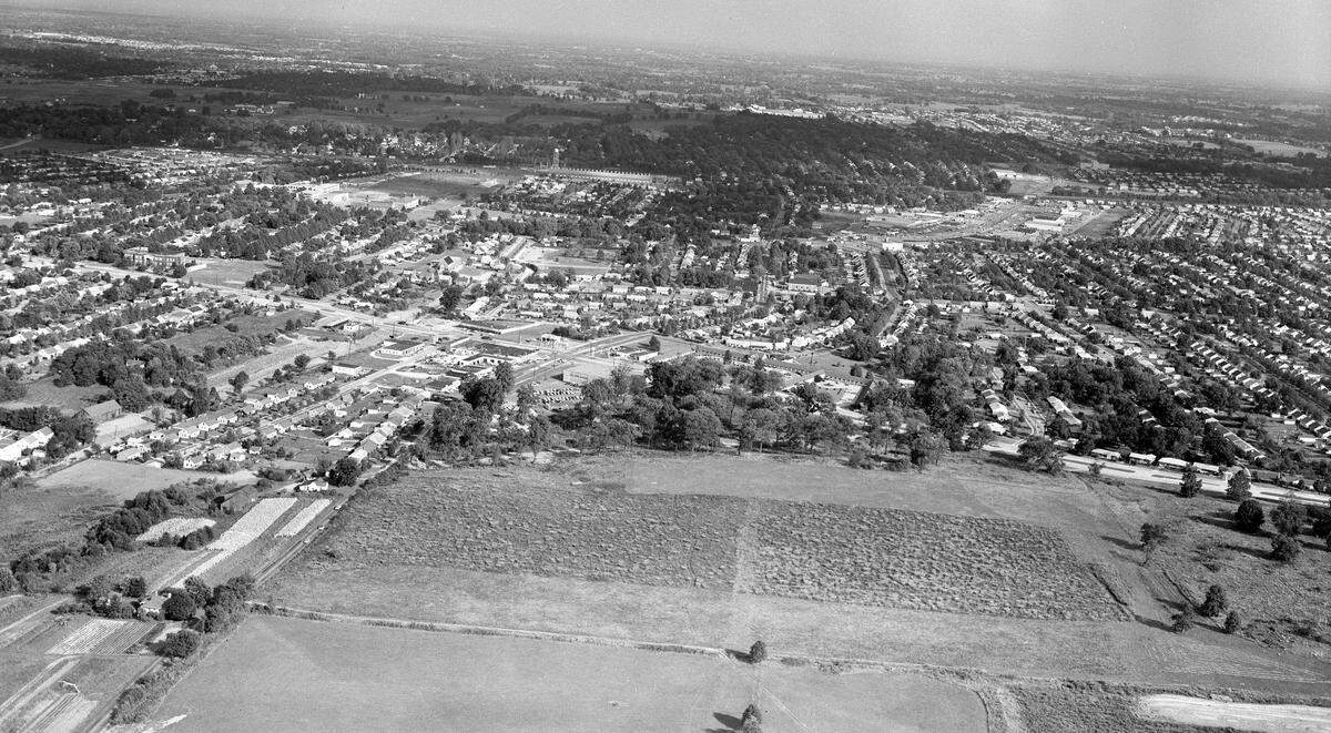A farm at what would become Lexington’s first mall, Turfland Mall, Jan. 14, 1962. Harrodsburg Road runs from left to right across the middle of the image. Lane Allen Road runs up from the lower left corner, headed toward Picadome and Southland neighborhoods. The Springs Motel can be seen in the center of the image. The motel opened in 1948 with 68 rooms and was a popular Lexington resting stop because of its proximity to Keeneland. The dining room was popular for its Hot Browns, prime rib, fried chicken and Southern-style green beans. It was renamed the Springs Inn in the 1980s, and it closed on Nov. 23, 2008. The landmark motel was razed the next year. A CVS drugstore, a McDonald’s and a Raising Cane’s Chicken Fingers restaurant were built on the site.