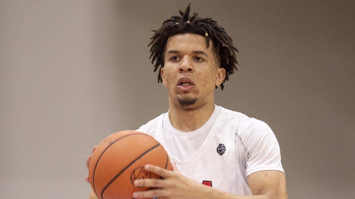 Cole Anthony plays for PSA Cardinals on the Nike circuit.