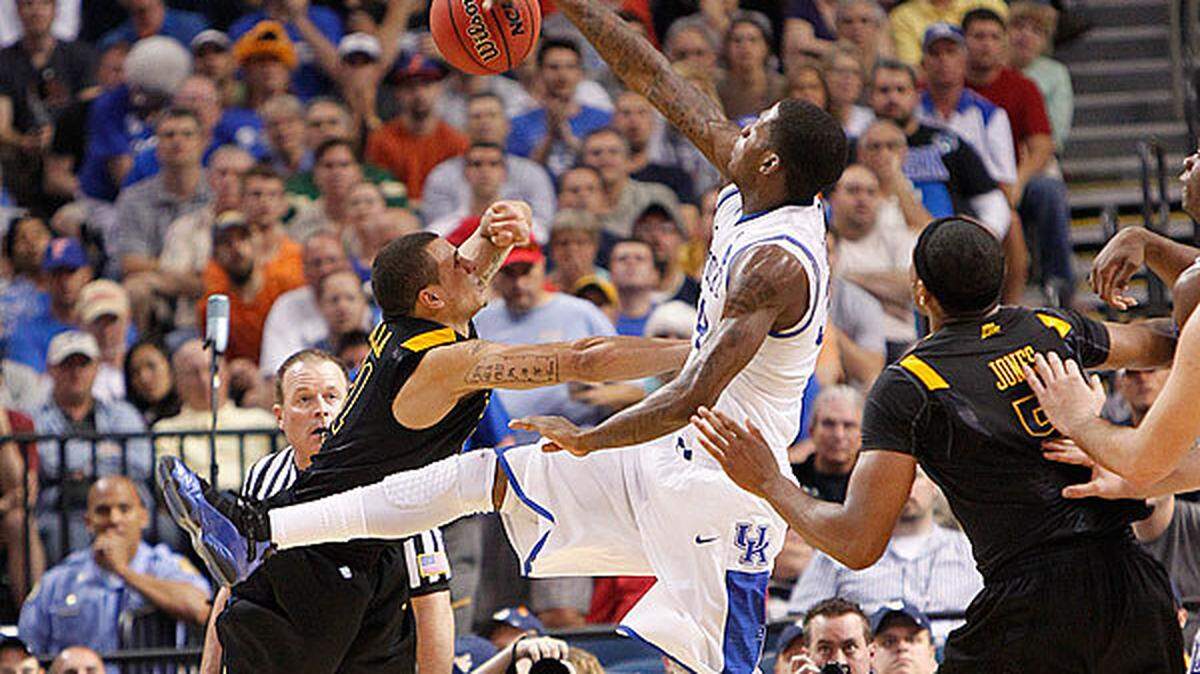 UK' s DeAndre Liggins battled West Virginia's Joe Mazzulla  in third round action of the 2011 NCAA Tournament in Tampa Saturday.
