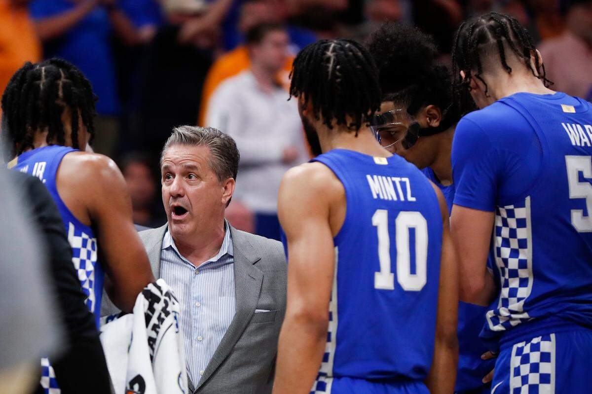 Kentucky Coach John Calipari huddled with his team in a timeout during UK’s 69-62 loss to rival Tennessee in the 2022 SEC Men’s Basketball Tournament semifinals.