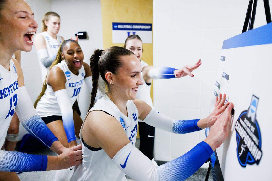 Kentucky’s players advanced their marker on the NCAA Tournament bracket after last weekend’s wins over Cleveland State and Minnesota in Memorial Coliseum. The Wildcats will play on the road from here on out.