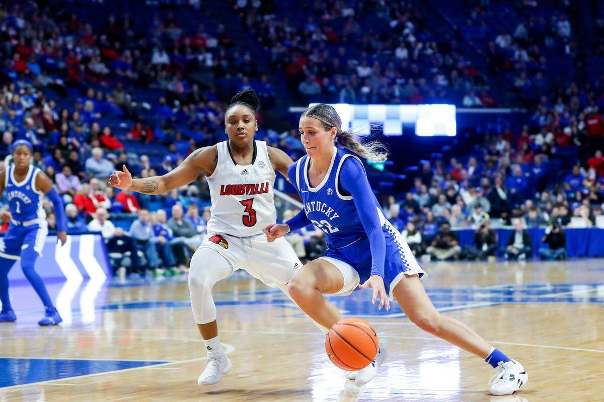 Oregon transfer Maddie Scherr (22) is averaging 7.3 points, 5.5 rebounds, 5.5 assists and 1.9 steals in her first season at Kentucky. Scherr also leads UK in blocks with 13.