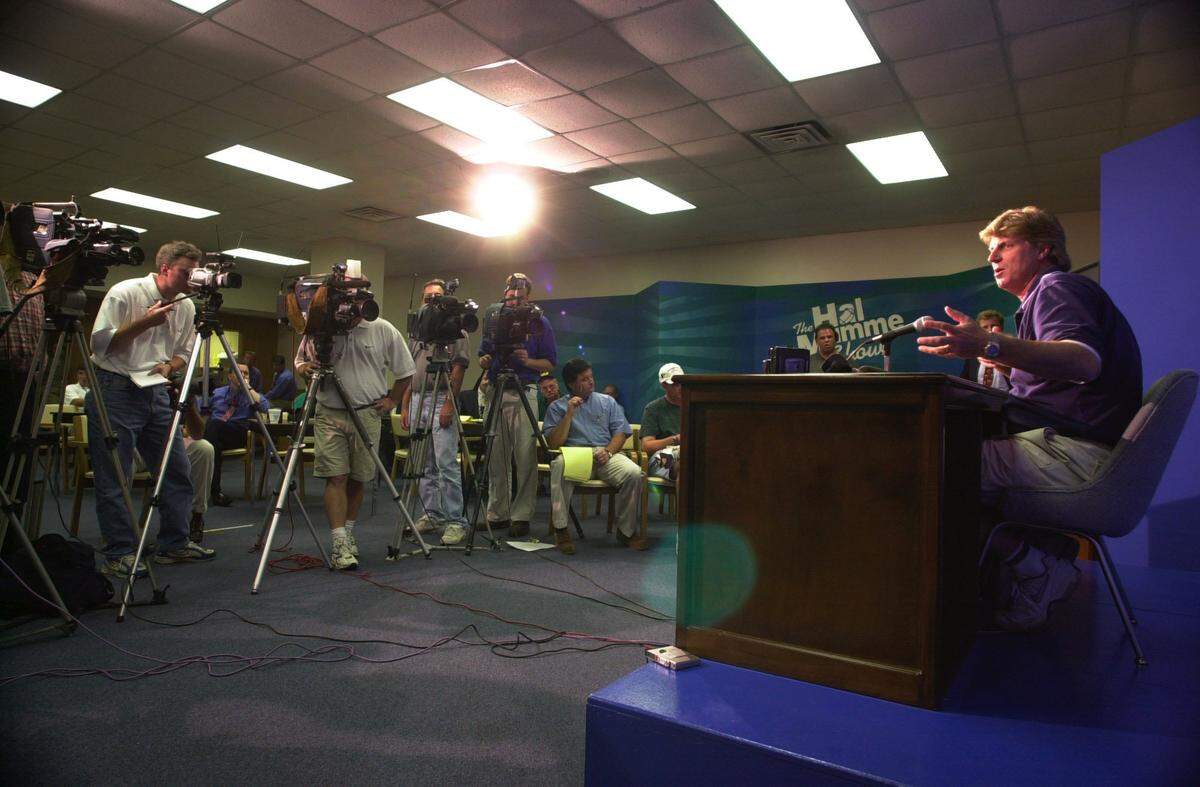 In June, 2000, UK Coach Hal Mumme held a news conference to explain why he was naming Jared Lorenzen Kentucky’s starting quarterback after incumbent Dusty Bonner had been declared the starter following spring practice.
