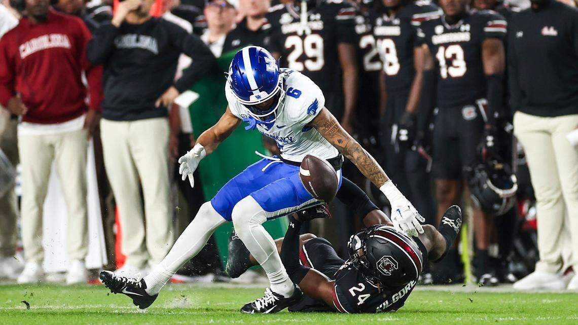 Kentucky football’s offense struggles again in loss to South Carolina