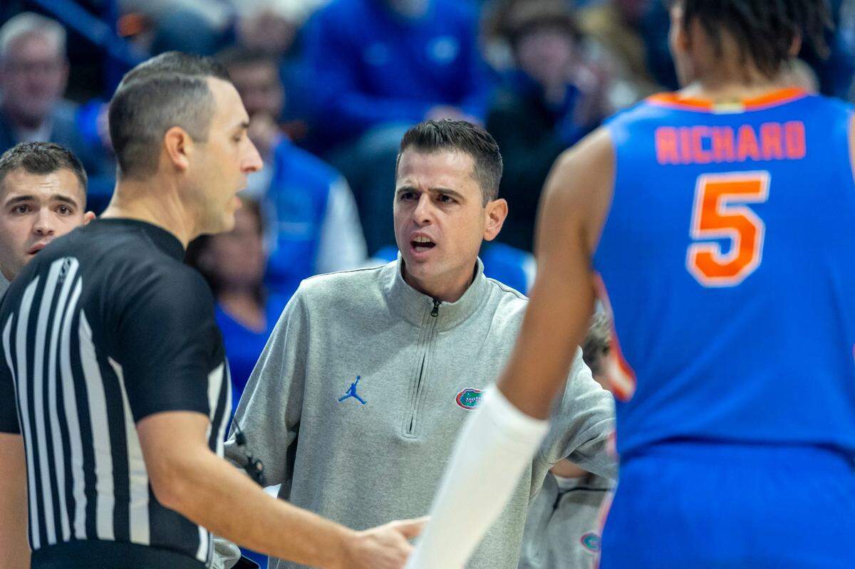 Florida coach Todd Golden spoke with an official during Kentucky’s 106-100 win over the Gators at Rupp Arena on Jan. 4, 2025.