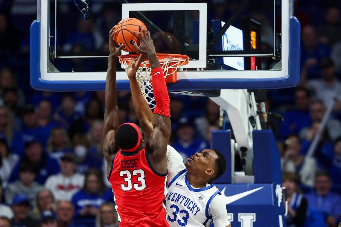 Kentucky’s Ugonna Onyenso (33) tries to block a shot by Mississippi’s Moussa Cisse (33) on Tuesday night. Onyenso blocked 10 shots in the Wildcats’ win.
