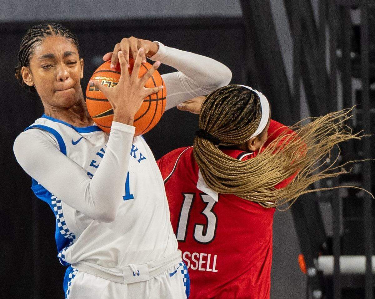 Kentucky forward Teonni Key (7), shown in UK’s 71-61 overtime win over Louisville in November, had 20 points and nine rebounds in No. 11 UK’s 61-55 upset loss at Texas A&M on Thursday night.