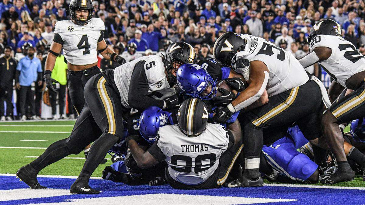 Final statistics from UK football’s mistake-filled 20-13 Homecoming loss to Vanderbilt