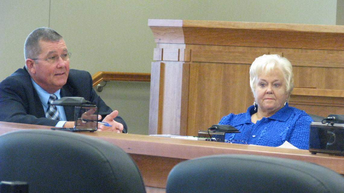 Harrodsburg attorney Brad Guthrie, left, represented Lancaster Mayor Brenda Powers during a public hearing in November 2013 on removing Powers from office. Powers appealed. Photo by Greg Kocher | Staff